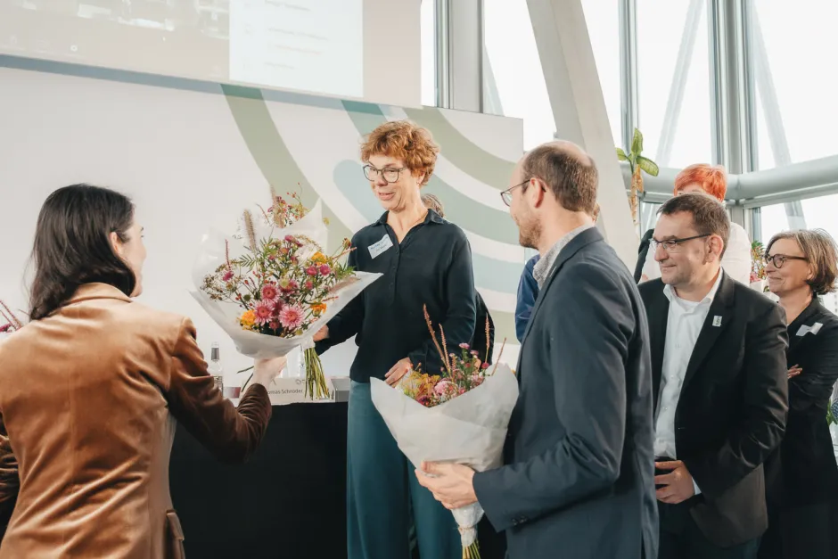 Der DNR begrüßt die neuen DNR-Präsiden mit Blumen.